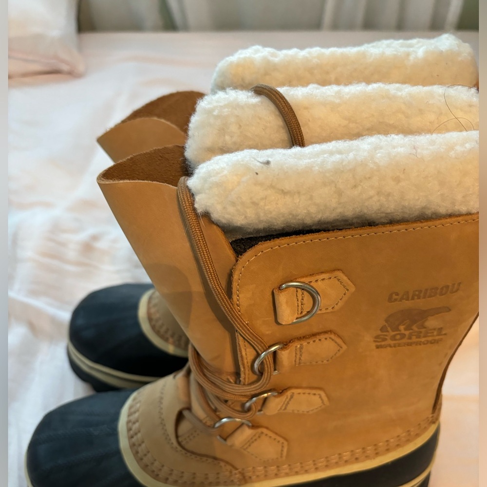 Sorel caribou women’s winter boots. In buff. Size 8. Worn twice.